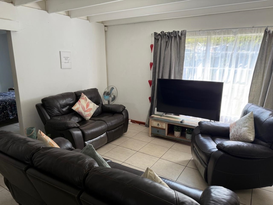 To Let 1 Bedroom Property for Rent in Melodie North West